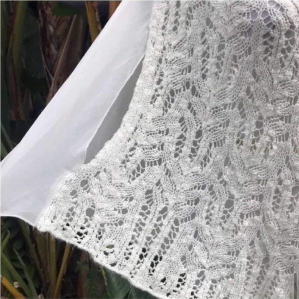 🛍️ Winter white embroidered poncho - Picture 5 of 6